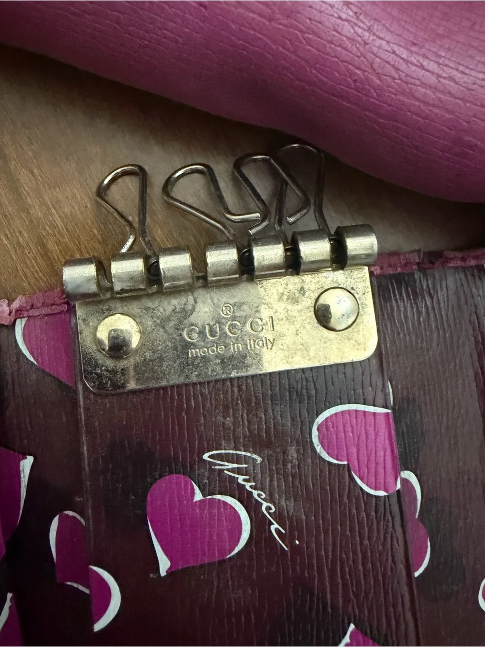 Gucci Hot Pink Leather Wallet and Key Case with Gold Heart GG - Picture 4 of 10